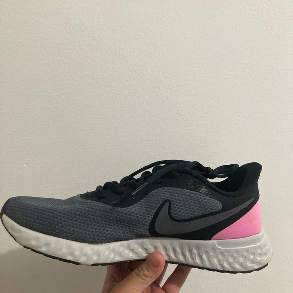 Nike Revolution Shoes - Picture 3 of 7
